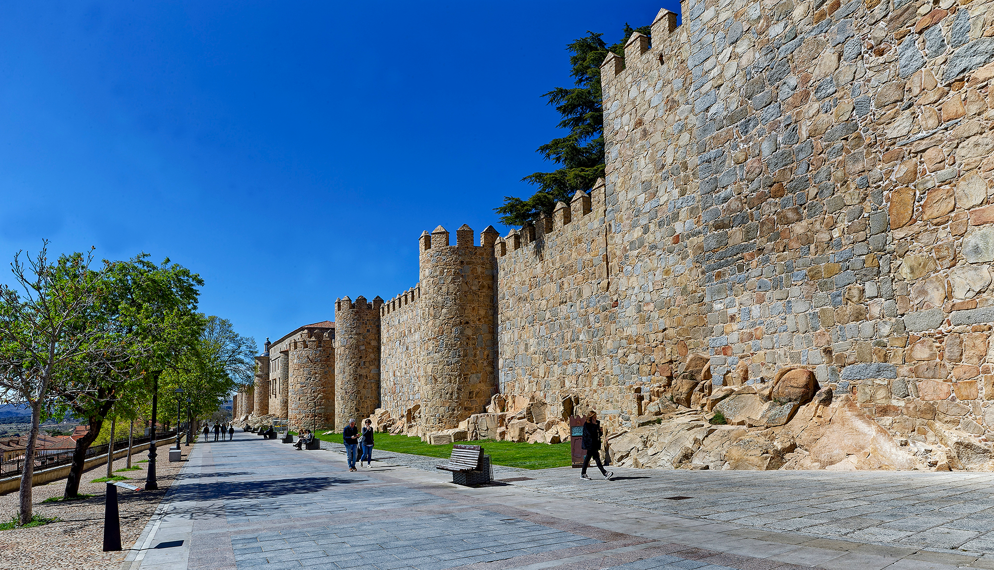 Ávila - La grandiose muraille militaire médiévale romane